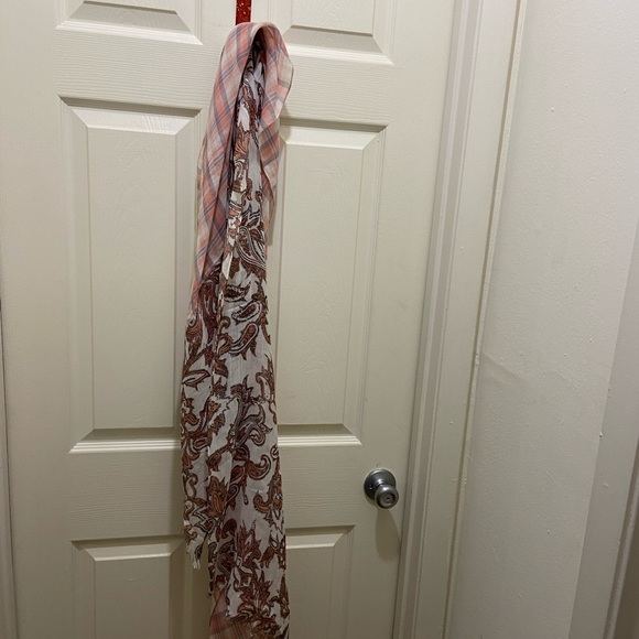 💥NWOT Plaid & Paisley reversible infinity scarf - Picture 3 of 3